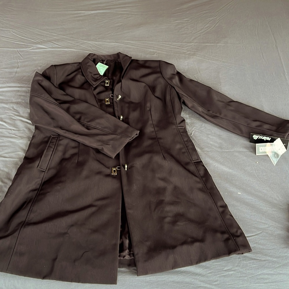 Reversible rain shedder